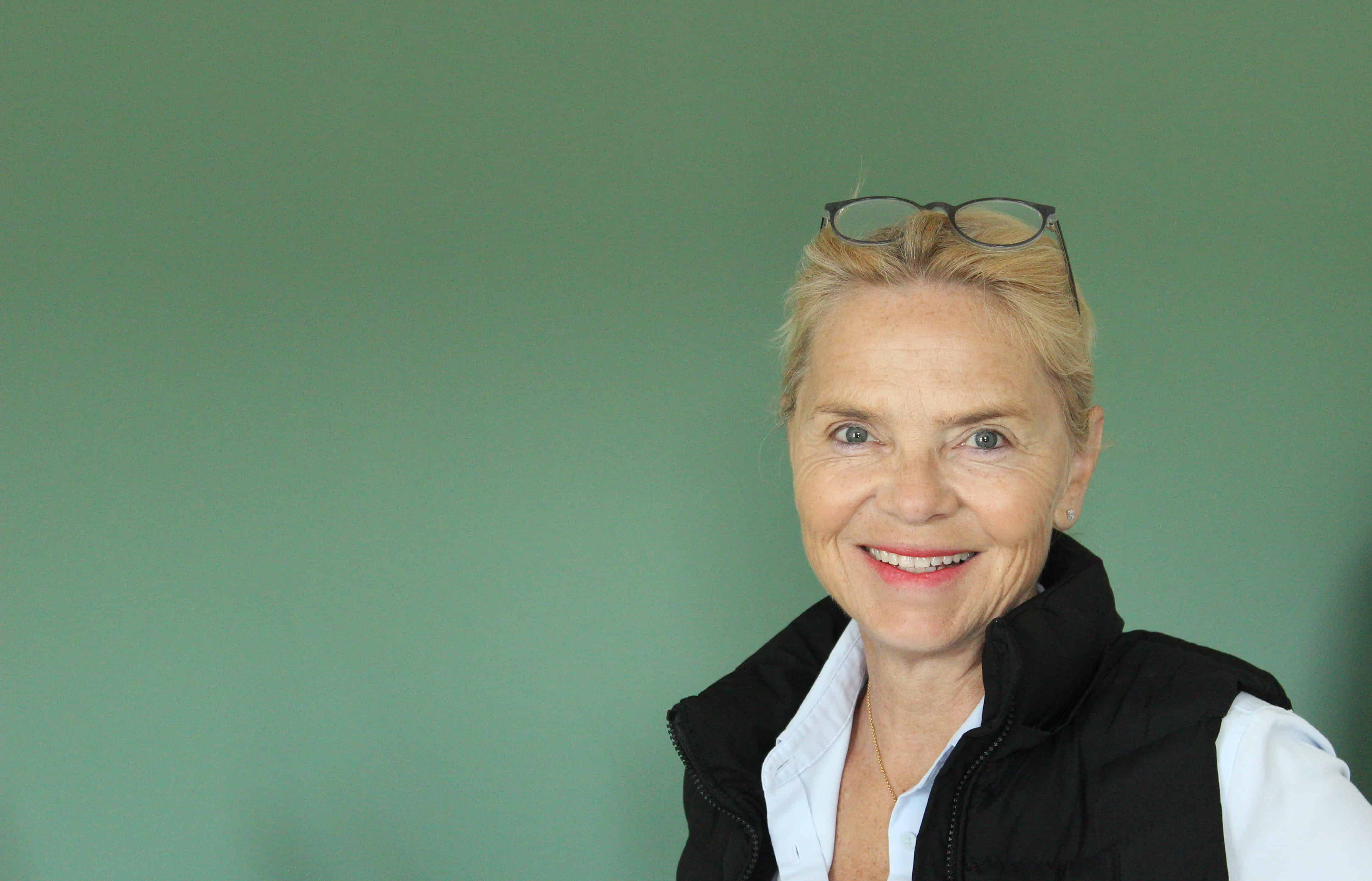 Birgit Geffke, Business Coach und Unternehmensberaterin, lächelt freundlich in die Kamera